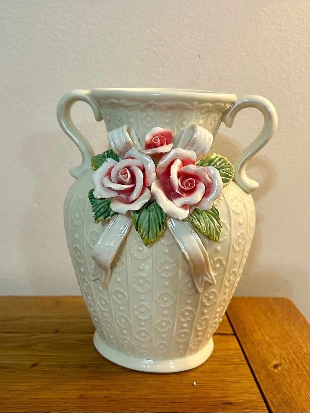 Vintage elegant cream